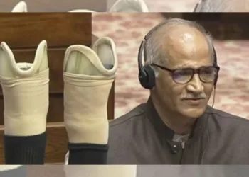 “CPM chopped off my legs”: MP Sadanandan Master displays artificial limbs, recalls 31-year-old attack in Parliament