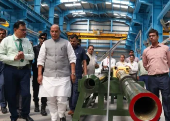 Defense Minister at Kanpur Gun factory (Representative image)