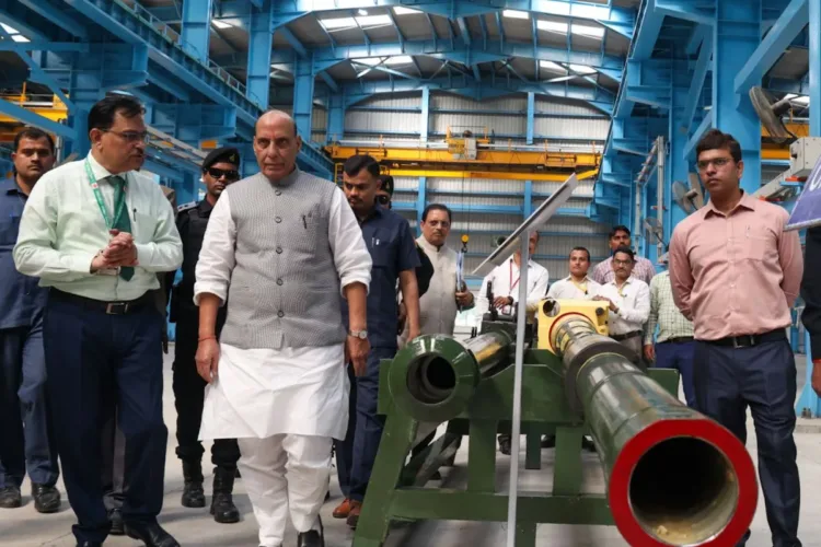 Defense Minister at Kanpur Gun factory (Representative image)