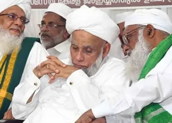 Samastha Kerala Jamiyyahul Ulama State President Muhammad Jifri Muthukoya Thangal (Middle)
