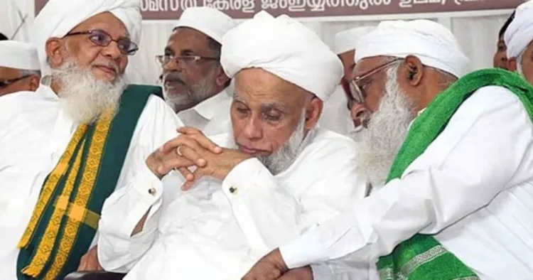 Samastha Kerala Jamiyyahul Ulama State President Muhammad Jifri Muthukoya Thangal (Middle)