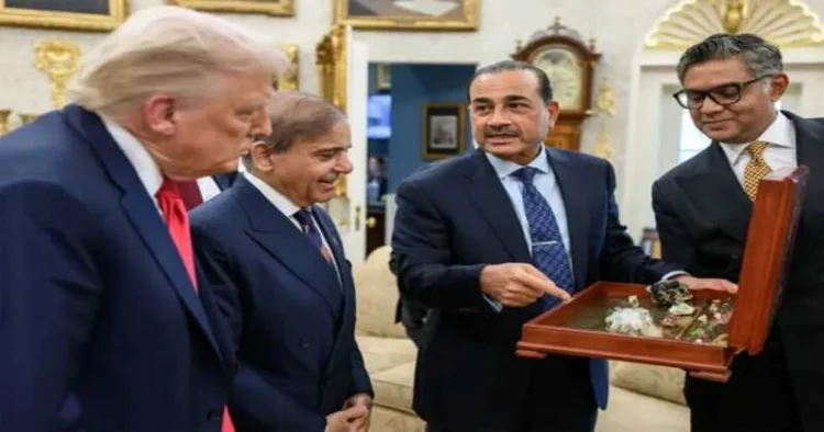 President Donald Trump with Prime Minister Shehbaz Sharif and Field Marshal Asim Munir of Pakistan on 25 September 2025 at the White House in Washington, DC
