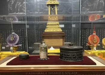 Devnimori relics of Buddha displayed in Colombo