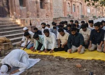 Lucknow University issues notices to 13 students for offering Namaz at Lal Baradari