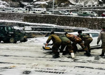 Indian Army rescue stranded tourists amid heavy snowfall during Operation Himrahat in East Sikkim