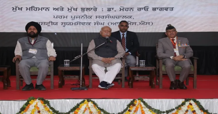 RSS Sarsanghchalak Dr Mohan Bhagwat in the centre