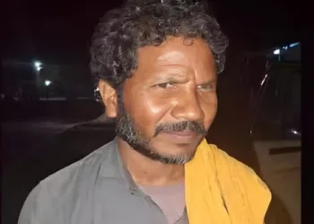 Senior maoist commander carrying Rs 8 lakh bounty surrenders at BSF camp