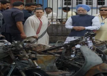 Then Prime Minister Manmohan Singh and UPA Chairperson Sonia Gandhi at Guwahati Panbazar blast site in 2008