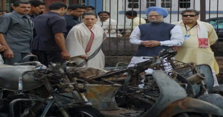 Then Prime Minister Manmohan Singh and UPA Chairperson Sonia Gandhi at Guwahati Panbazar blast site in 2008