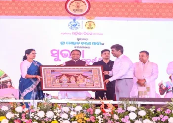 CM Mohan Charan Majhi distributes the fourth installment of the Subhadra Yojana in Puri on the occasion of International Women’s Day