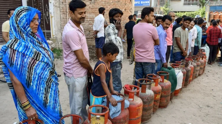A representative image of people standing in queue for LPG