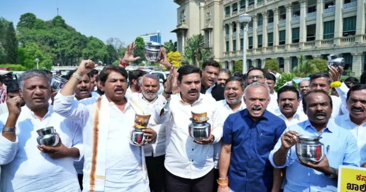 BJP leaders wage protest against Karnataka government