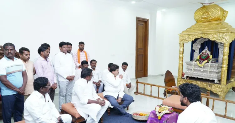 BJP Telangana President Ramachandra Rao visit to Sharada Peetham