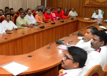 Kerala CM Pinarayi Vijayan with Church leaders. (File Photo)