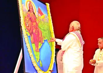 Dr Mohan Bhagwat, Sarsanghchalak, RSS and Dattatreya Hosabale, Sarkaryavah, RSS, inaugurating the ABPS 2026 by offering flowers to Bharat Mata