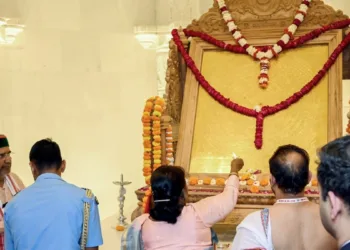 President Draupadi Murmu with Ram Yantra inside the Ram Mandir