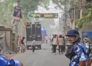 Violence erupts in Murshidabad. Islamists indulge in violence as they attacked the Ram Navami Procession
