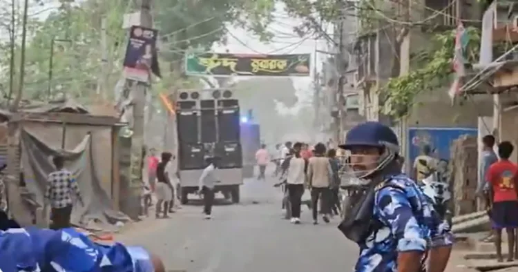 Violence erupts in Murshidabad. Islamists indulge in violence as they attacked the Ram Navami Procession