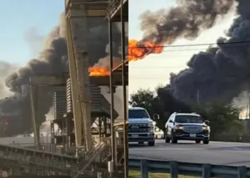 Massive explosion at Valero Oil Refinery, Texas