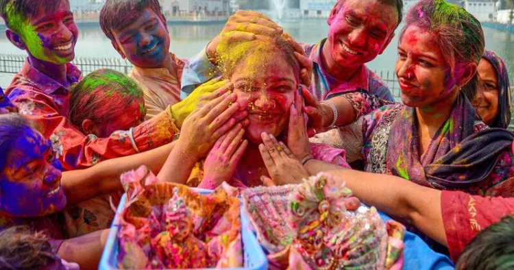 Mass gatherings during Holi unfold across India without extraordinary restrictions, highlighting a moment of public confidence amid widespread global uncertainty