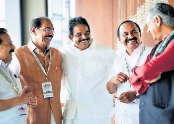 Senior Congress leaders Ramesh Chennithala, Sunny Joseph, K. C. Venugopal, V. D. Satheesan, and Shashi Tharoor, all seen as potential Chief Ministerial contenders, interact during the KPCC Leaders’ Summit in Sultan Bathery, January 2026