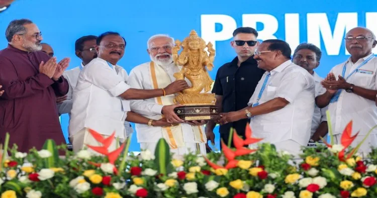 At the concluding ceremony of the Akhil Kerala Dheevara Sabha Golden Jubilee celebration at Marine Drive, Kochi, Prime Minister Narendra Modi receives a Matsya Avatar sculpture of Bhagwan Vishnu from the organisers