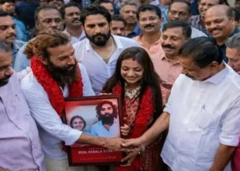 Monalisa's husband Mohammed Farman Khan shakes hands with CPI(M) State Secretary M. V.Govindan as Kerala Education Minister V. Sivankutty,Rajya Sabha MP A. A. Rahim and CPI(M) leader V. P. P.Mustafa stand beside them