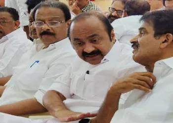 Ex-KPCC president K Sudhakaran is flanked by UDF convener MM Hassan (Left), Opposition Leader VD Satheesan and AICC general secretary KC Venugopal (Right)