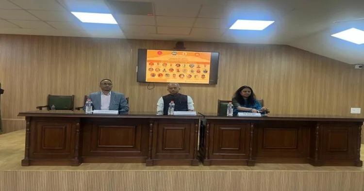 Dignitaries on the stage including J. Nandakumar, National Convenor of Prajna Pravah in the centre