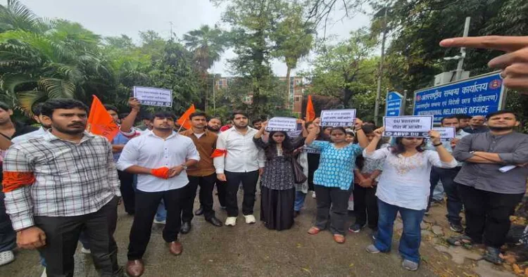 ABVP wages protest at DU Job fair over exclusion of SOL