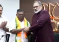 BJP State President Rajeev Chandrasekhar welcomes former Munnar MLA and senior CPI(M) leader S. Rajendran into the party fold, marking a key political shift ahead of the Assembly polls