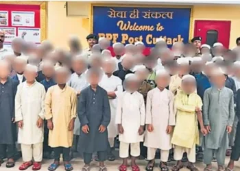RPF personnel along with the 59 boys rescued from Cuttack railway station