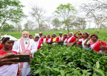 Dibrugarh [Assam], Apr 01 (ANI): Prime Minister Narendra Modi and women workers pose for a group selfie during his visit to a tea estate in Dibrugarh on Wednesday. (@narendramodi/ANI Photo)
