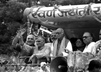 PM Modi with senior BJP leader LK Advani during the Rath Yatra