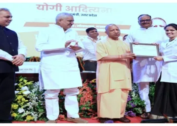 Chief Minister Yogi Adityanath Promoting Doctors Faternity through Awards