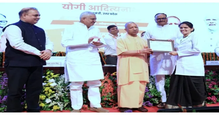 Chief Minister Yogi Adityanath Promoting Doctors Faternity through Awards