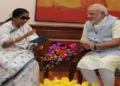 Singer Asha Bhosle and Prime Minister Narendra Modi