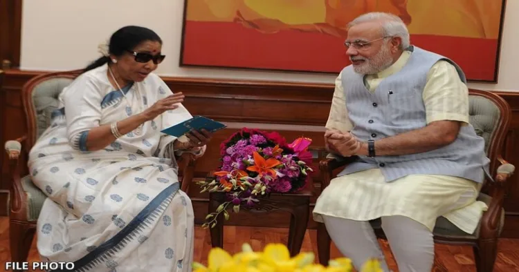 Singer Asha Bhosle and Prime Minister Narendra Modi