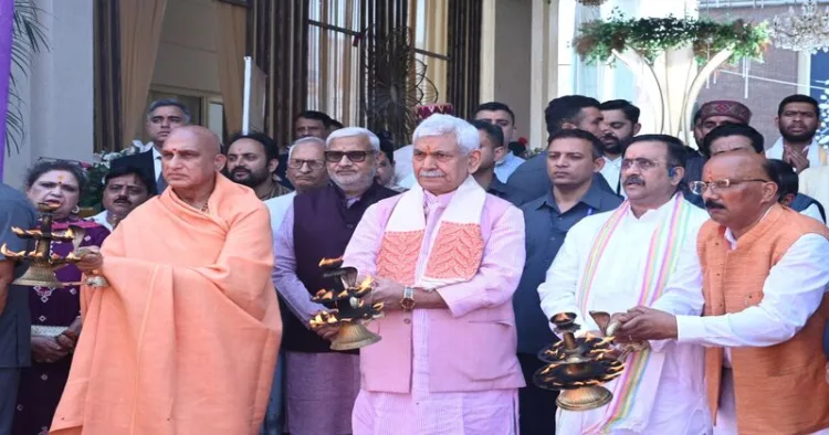 LG Manoj Sinha along with Avdheshanand Giri , Mukul Kanitkar at Jammu Cultural Festival