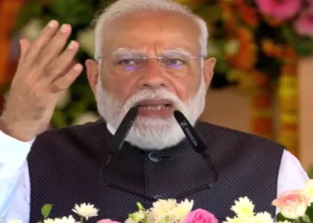 PM Narendra Modi addressing the gallery