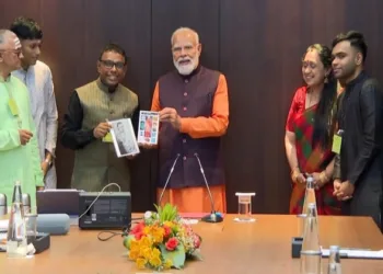 PM Modi meets Music composer Ramesh Vinayakam