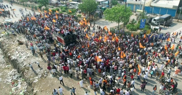Islamists attack a Hindu religious procession in Goregaon