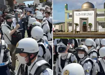 Protesters gather in Fujisawa, Japan, opposing a proposed mosque and voicing concerns over preserving local culture and neighbourhood identity.