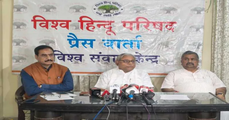 (From Left to Right) National Spokesperson of VHP, Vinod Bansal ji, Secretary General
Vishva Hindu Parishad Bajrang Bajra Ji, VHP, Indra Prasth Mantri Surendra Gupta