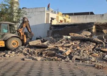 Local administration bulldozes illegal farmhouse of Congress leader Altaf Khafi in Jamnagar