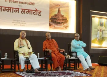 (From left to Right) RSS Sarsanghchalak Dr Mohan Bhagwat, Govinddev Giri Maharaj, Bhaiyaji Joshi (President, Dr Hedgewar Smarak Samiti)