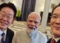 Samsung Chairman clicks selfie with PM Modi & South Korea President with Made-in-India Samsung phone