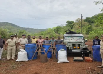 In a major anti-narcotics operation, Malkangiri police dismantled a mobile hashish oil manufacturing unit in Chitrakonda, seizing materials worth around ₹100 crore