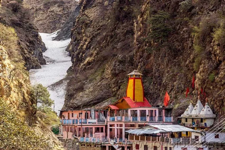 Yamunotri Dham draws 3.25 Lakh devotees in one month