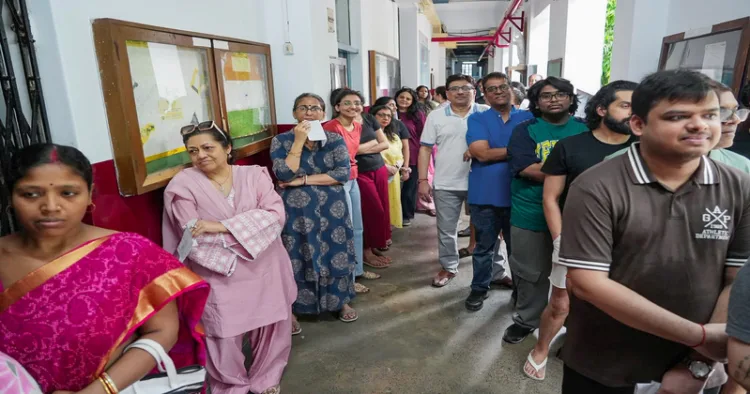 Kolkata [West Bengal], Apr 29 (ANI): Voters queue up as they wait to cast their votes at a polling station in the 161 Ballygunge Assembly constituency for the second phase of the West Bengal Assembly elections 2026, in Kolkata on Wednesday. (@ECISVEEP/ANI Photo)